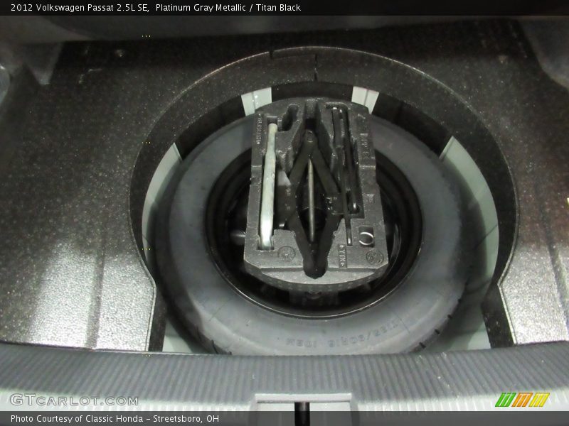 Platinum Gray Metallic / Titan Black 2012 Volkswagen Passat 2.5L SE