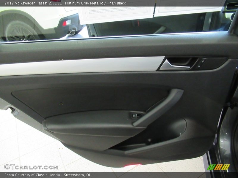 Platinum Gray Metallic / Titan Black 2012 Volkswagen Passat 2.5L SE