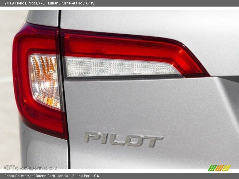 Lunar Silver Metallic / Gray 2019 Honda Pilot EX-L