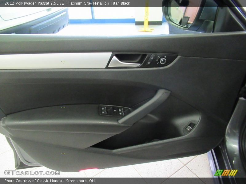 Platinum Gray Metallic / Titan Black 2012 Volkswagen Passat 2.5L SE