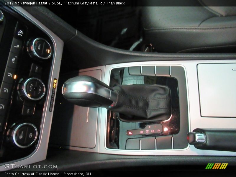 Platinum Gray Metallic / Titan Black 2012 Volkswagen Passat 2.5L SE