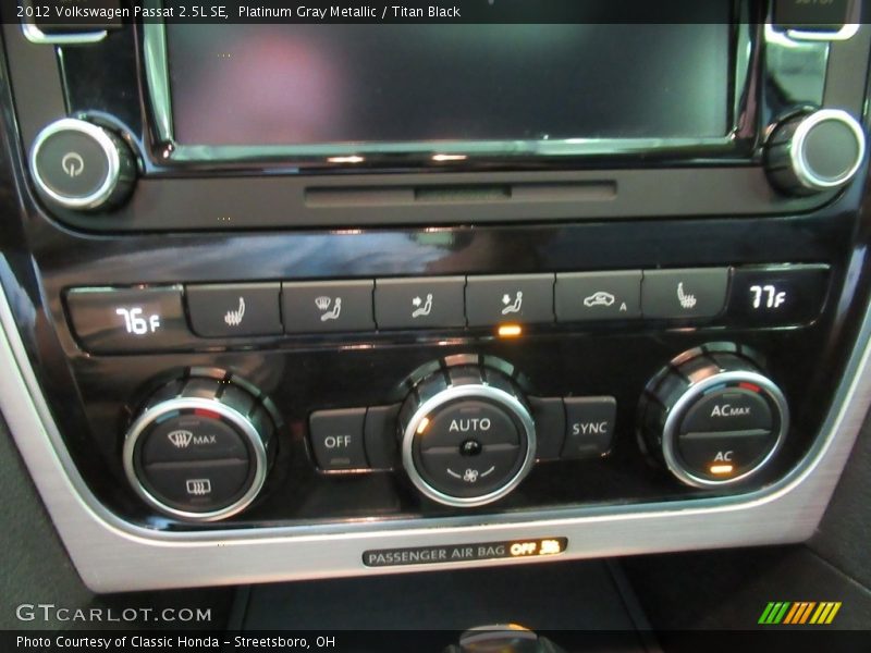 Platinum Gray Metallic / Titan Black 2012 Volkswagen Passat 2.5L SE