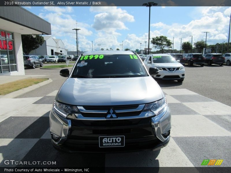 Alloy Silver Metallic / Black 2018 Mitsubishi Outlander SE