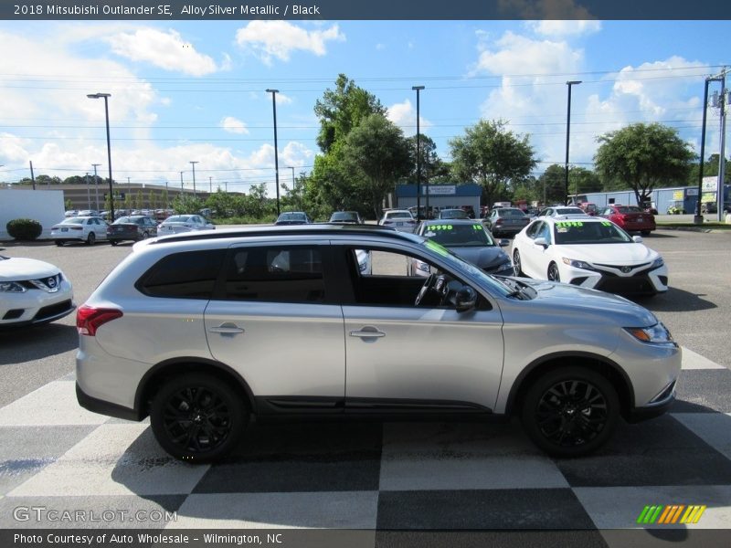 Alloy Silver Metallic / Black 2018 Mitsubishi Outlander SE