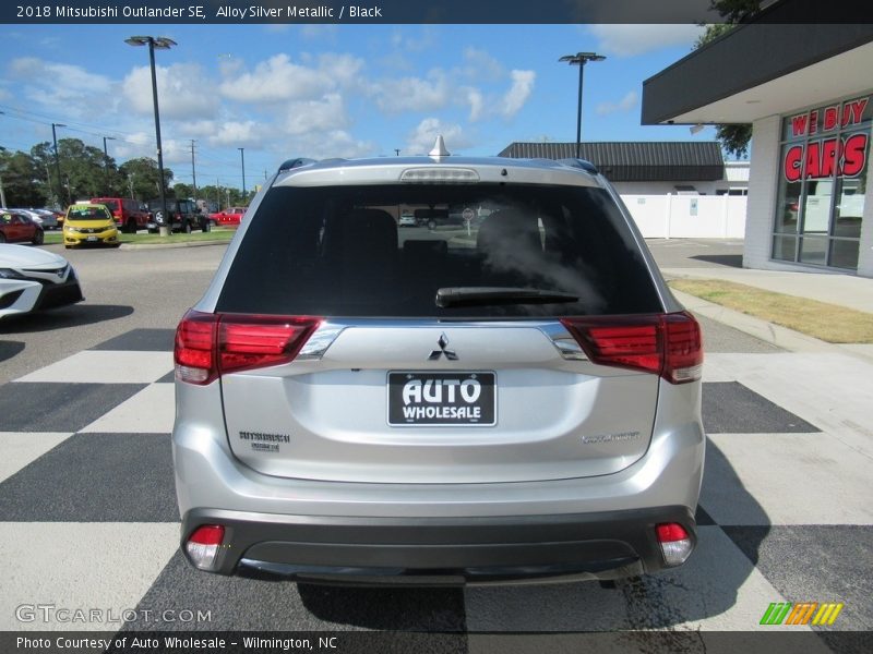 Alloy Silver Metallic / Black 2018 Mitsubishi Outlander SE