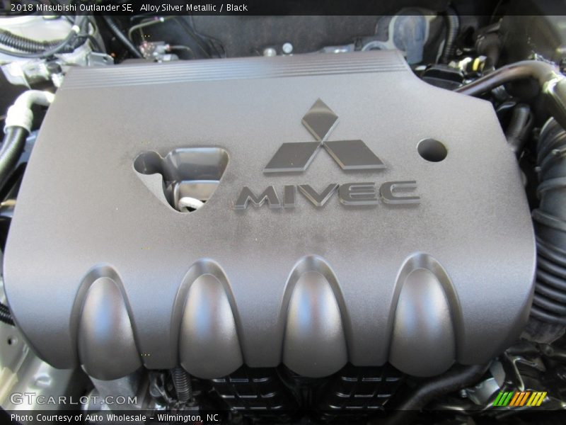 Alloy Silver Metallic / Black 2018 Mitsubishi Outlander SE