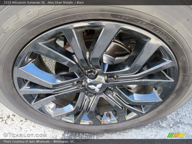 Alloy Silver Metallic / Black 2018 Mitsubishi Outlander SE
