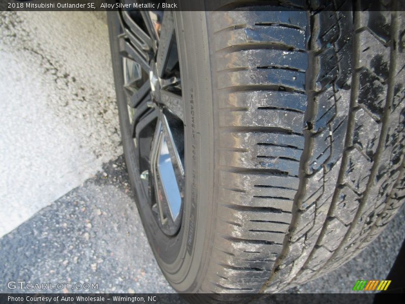 Alloy Silver Metallic / Black 2018 Mitsubishi Outlander SE
