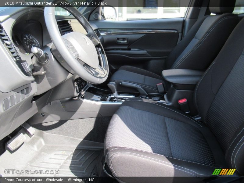 Alloy Silver Metallic / Black 2018 Mitsubishi Outlander SE