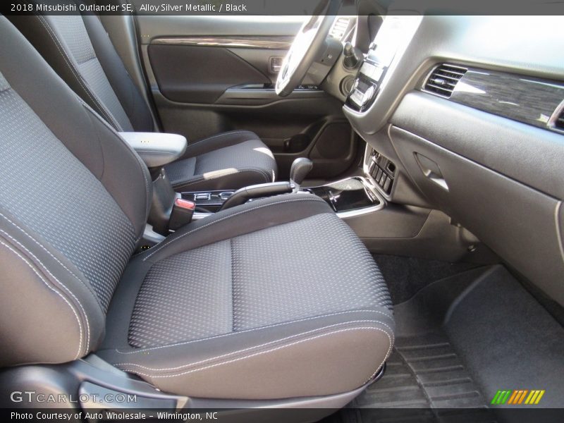 Alloy Silver Metallic / Black 2018 Mitsubishi Outlander SE