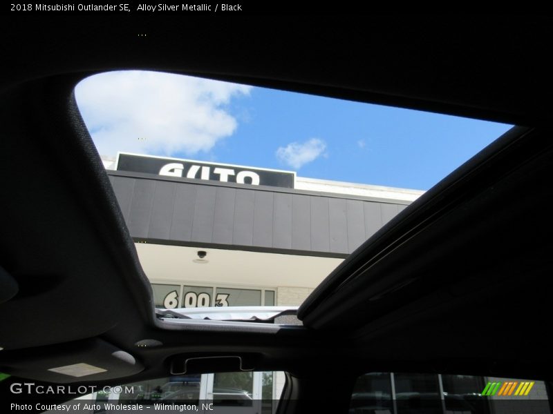 Alloy Silver Metallic / Black 2018 Mitsubishi Outlander SE