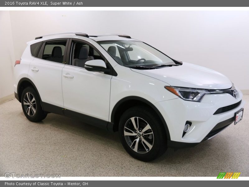 Super White / Ash 2016 Toyota RAV4 XLE