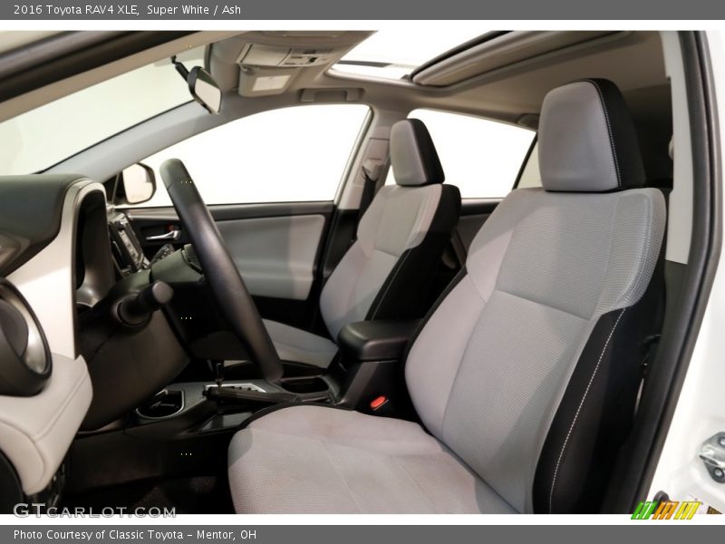 Super White / Ash 2016 Toyota RAV4 XLE