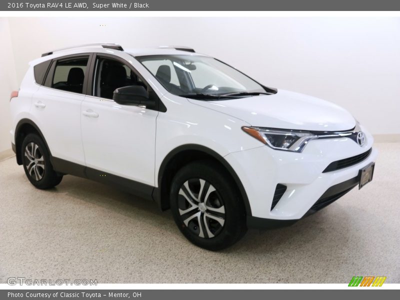 Super White / Black 2016 Toyota RAV4 LE AWD