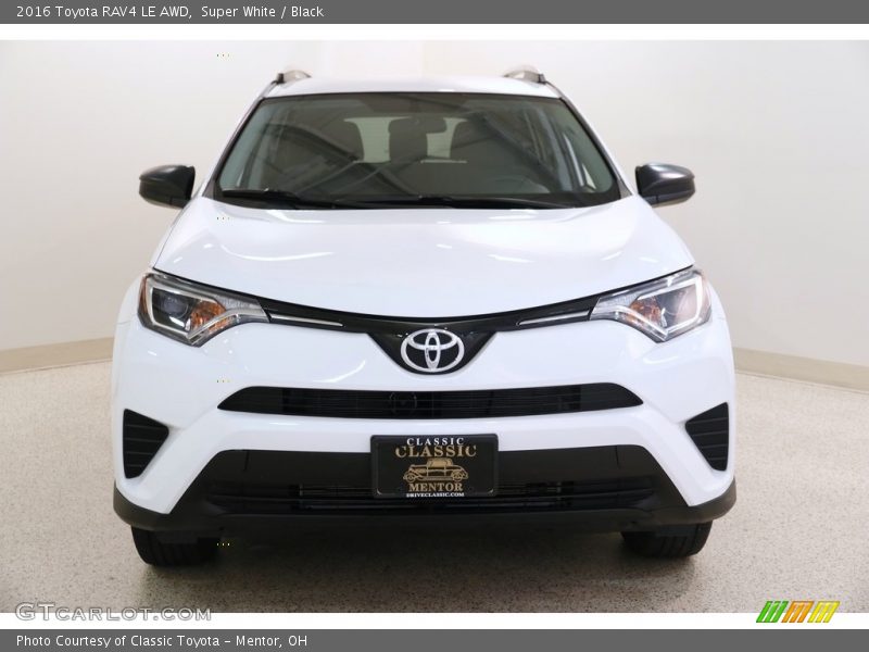 Super White / Black 2016 Toyota RAV4 LE AWD
