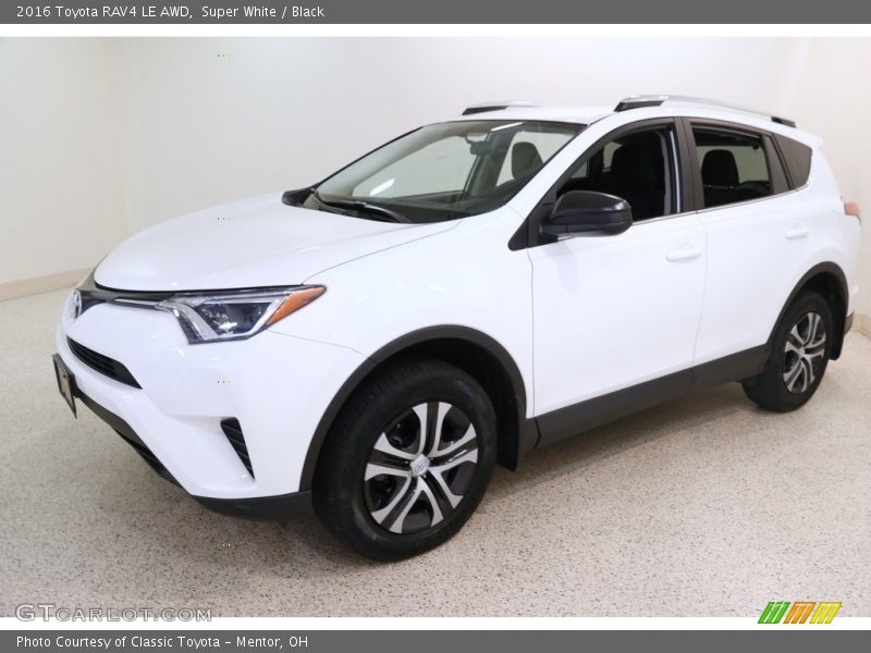Super White / Black 2016 Toyota RAV4 LE AWD