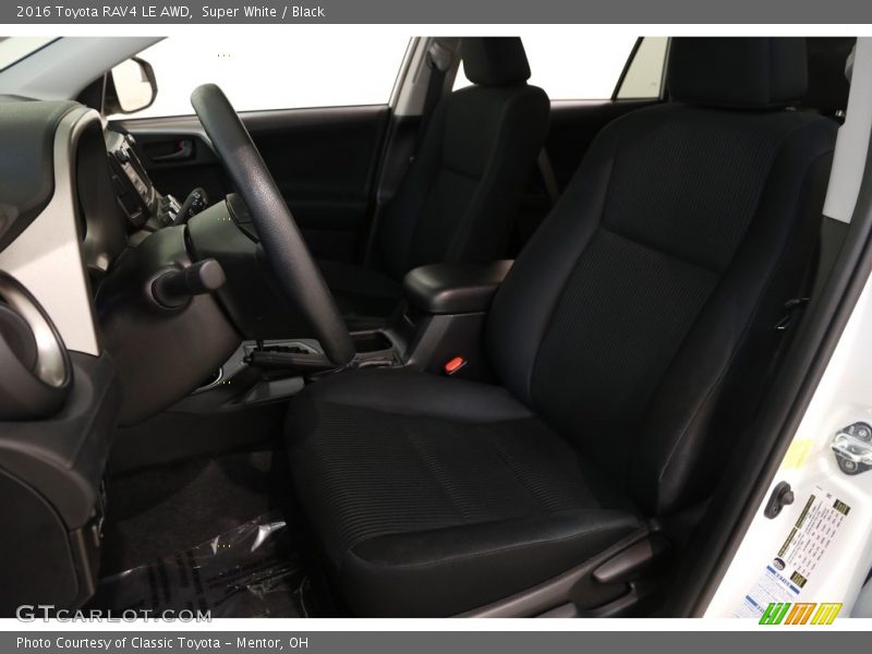 Super White / Black 2016 Toyota RAV4 LE AWD
