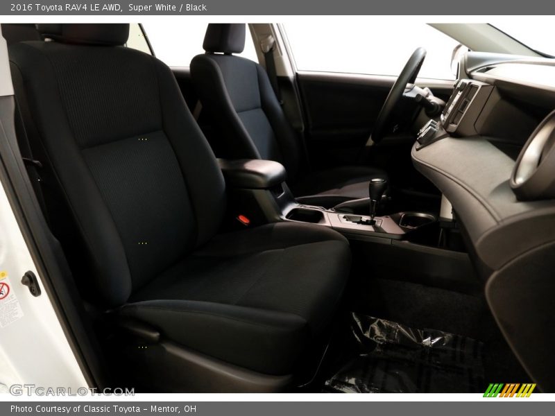 Super White / Black 2016 Toyota RAV4 LE AWD