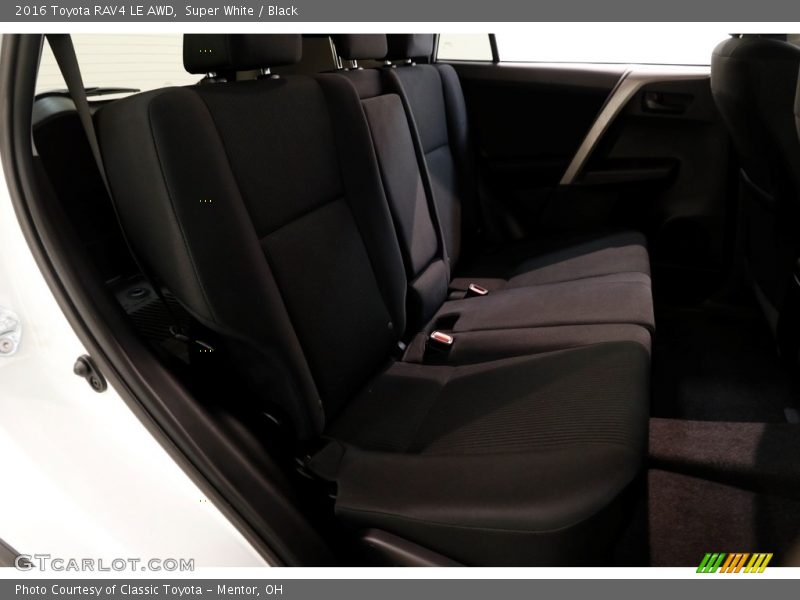 Super White / Black 2016 Toyota RAV4 LE AWD