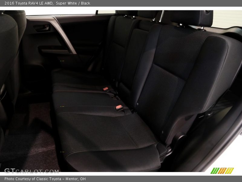 Super White / Black 2016 Toyota RAV4 LE AWD