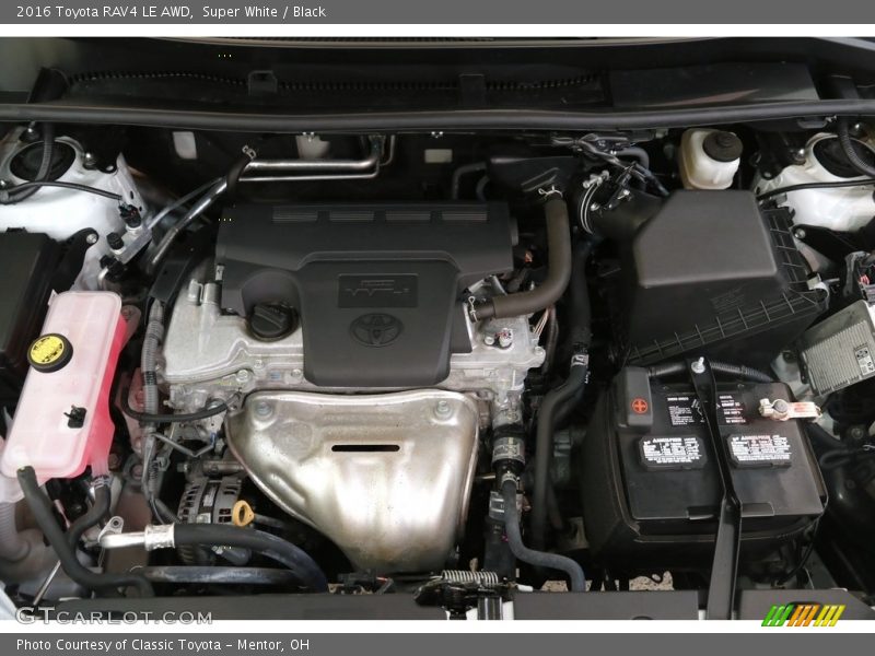 Super White / Black 2016 Toyota RAV4 LE AWD