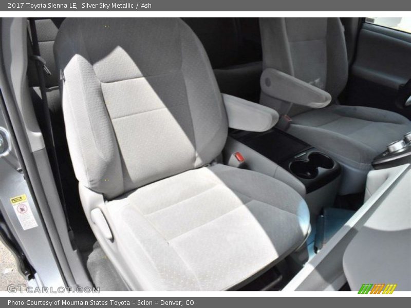 Silver Sky Metallic / Ash 2017 Toyota Sienna LE
