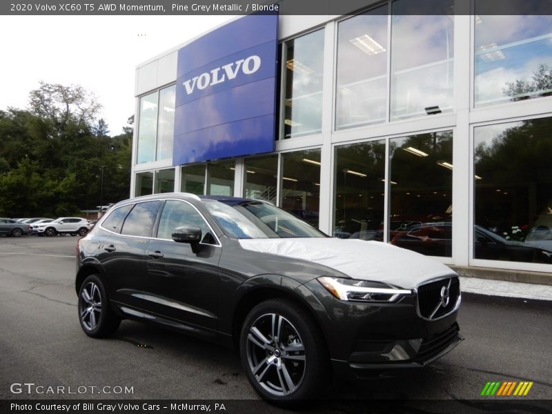 Front 3/4 View of 2020 XC60 T5 AWD Momentum