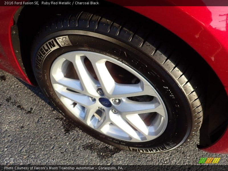 Ruby Red Metallic / Charcoal Black 2016 Ford Fusion SE