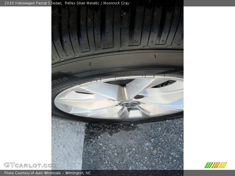 Reflex Silver Metallic / Moonrock Gray 2016 Volkswagen Passat S Sedan