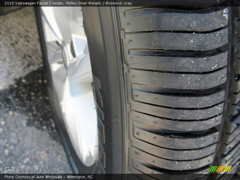 Reflex Silver Metallic / Moonrock Gray 2016 Volkswagen Passat S Sedan