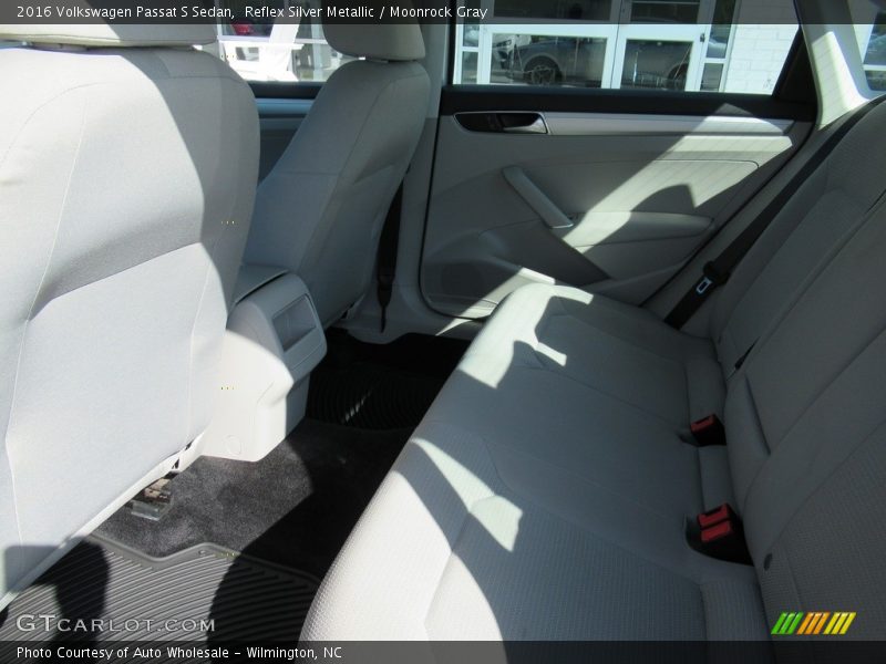 Reflex Silver Metallic / Moonrock Gray 2016 Volkswagen Passat S Sedan