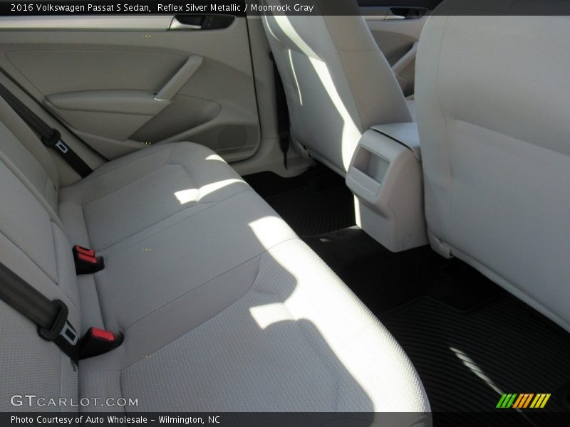 Reflex Silver Metallic / Moonrock Gray 2016 Volkswagen Passat S Sedan