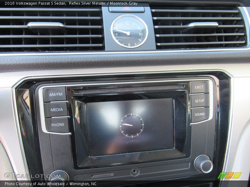 Reflex Silver Metallic / Moonrock Gray 2016 Volkswagen Passat S Sedan