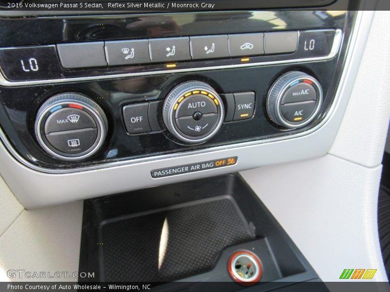 Reflex Silver Metallic / Moonrock Gray 2016 Volkswagen Passat S Sedan