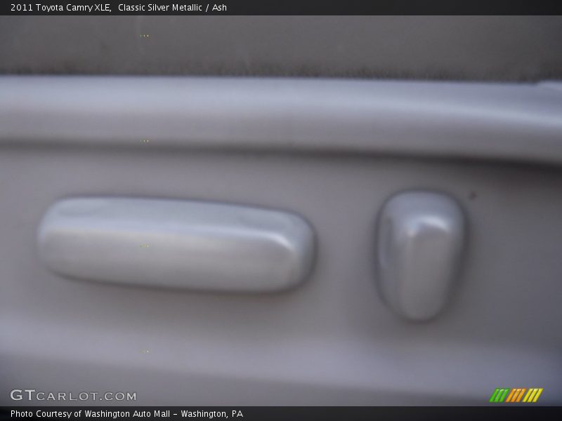 Classic Silver Metallic / Ash 2011 Toyota Camry XLE
