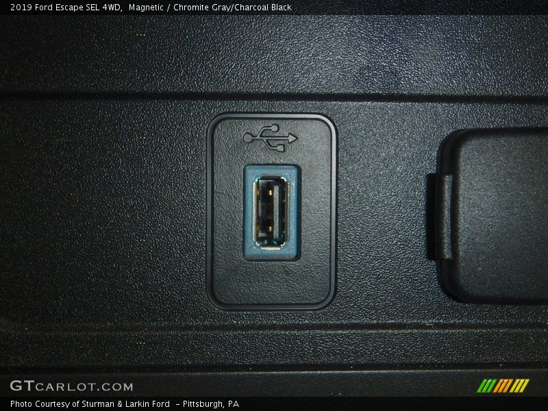 Magnetic / Chromite Gray/Charcoal Black 2019 Ford Escape SEL 4WD