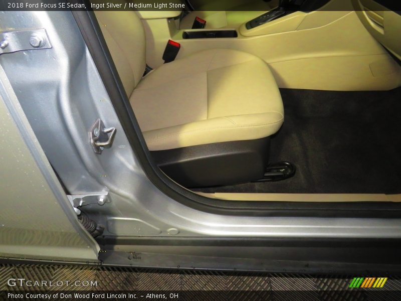 Ingot Silver / Medium Light Stone 2018 Ford Focus SE Sedan