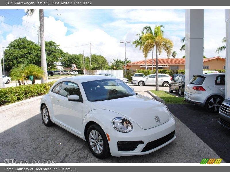 Pure White / Titan Black 2019 Volkswagen Beetle S