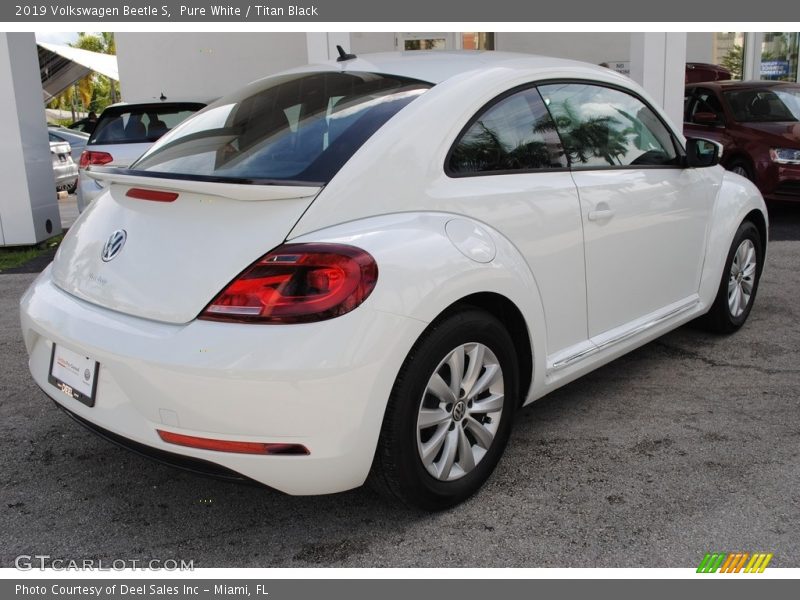 Pure White / Titan Black 2019 Volkswagen Beetle S