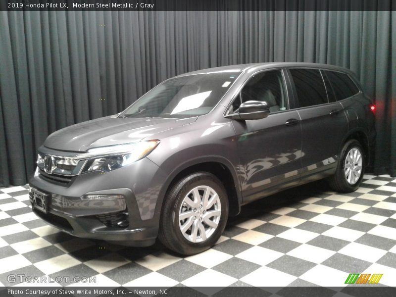 Modern Steel Metallic / Gray 2019 Honda Pilot LX