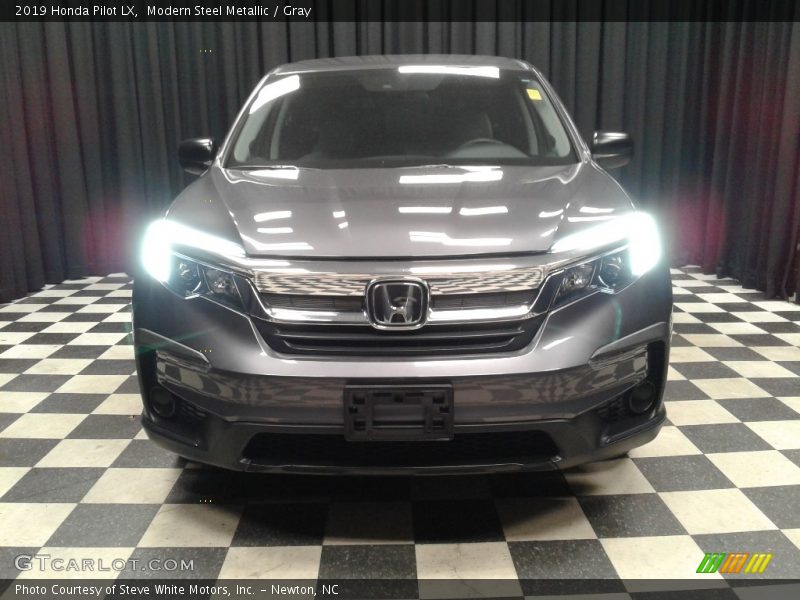 Modern Steel Metallic / Gray 2019 Honda Pilot LX