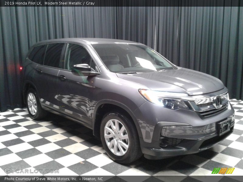 Modern Steel Metallic / Gray 2019 Honda Pilot LX