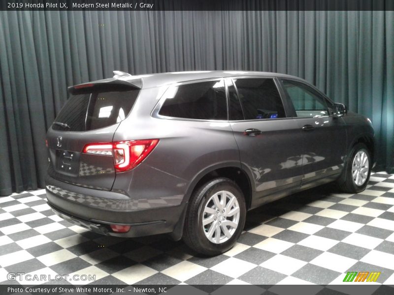 Modern Steel Metallic / Gray 2019 Honda Pilot LX