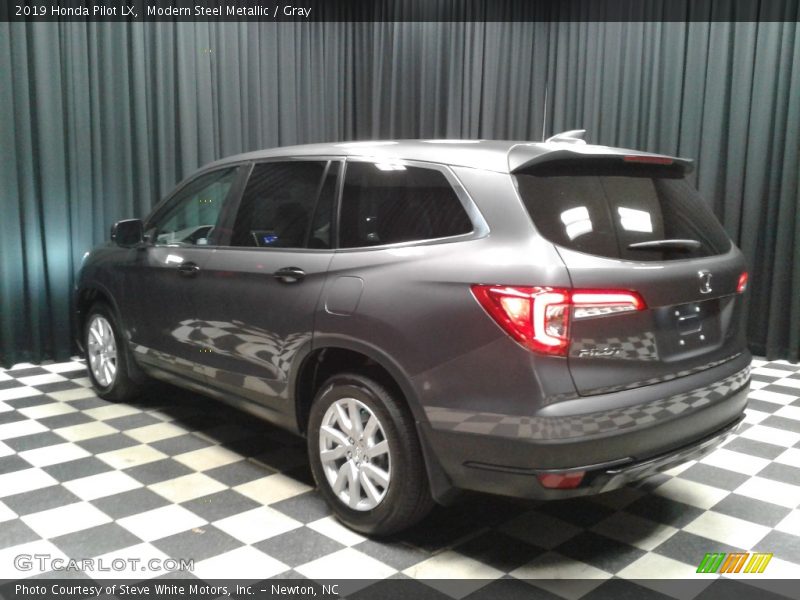 Modern Steel Metallic / Gray 2019 Honda Pilot LX