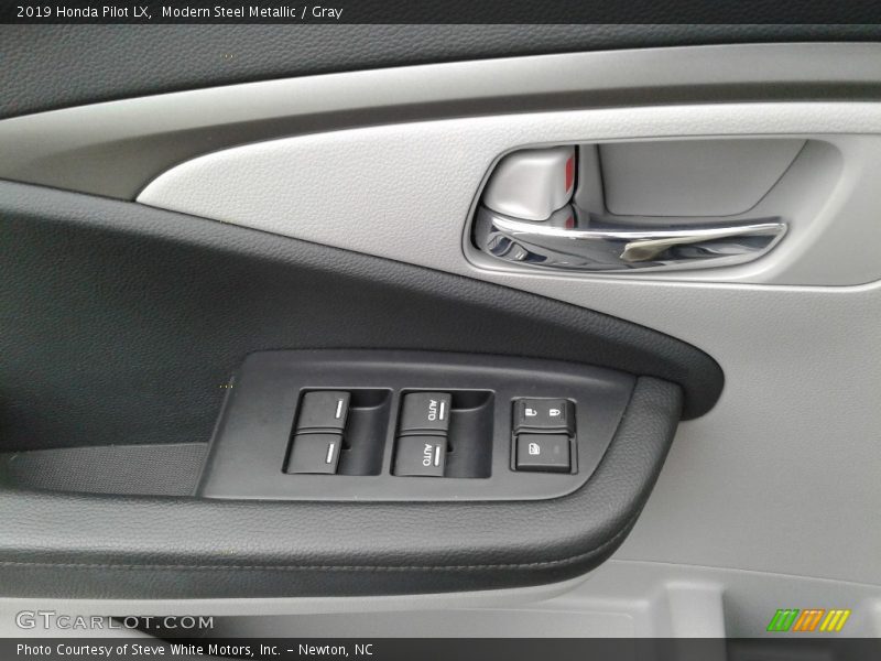 Modern Steel Metallic / Gray 2019 Honda Pilot LX