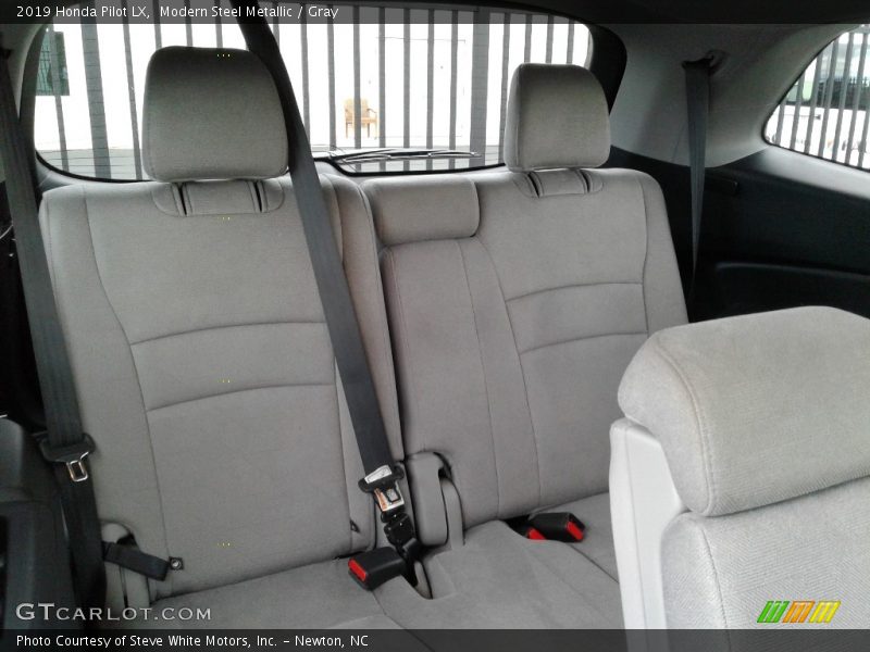 Modern Steel Metallic / Gray 2019 Honda Pilot LX