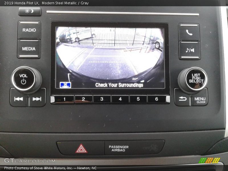 Modern Steel Metallic / Gray 2019 Honda Pilot LX