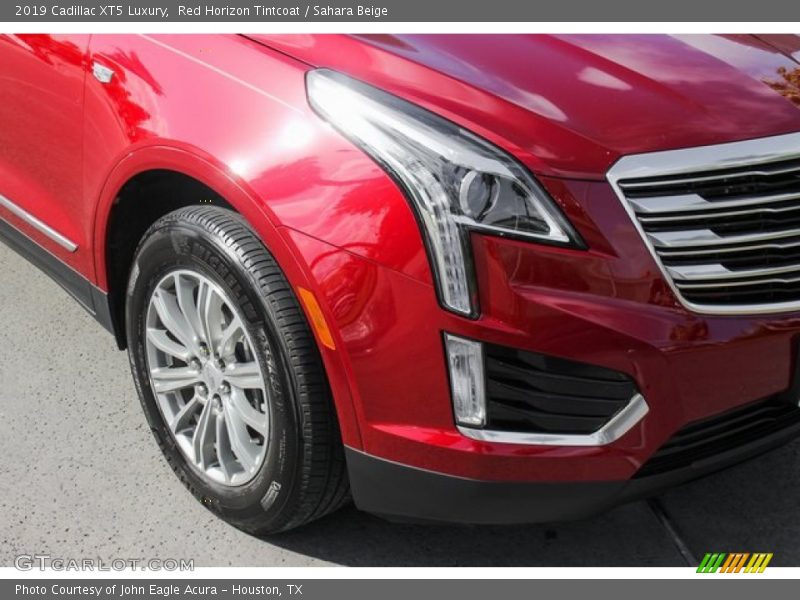 Red Horizon Tintcoat / Sahara Beige 2019 Cadillac XT5 Luxury