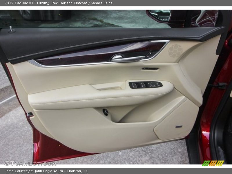 Red Horizon Tintcoat / Sahara Beige 2019 Cadillac XT5 Luxury