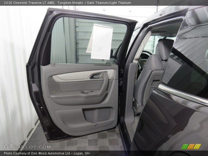 Tungsten Metallic / Dark Titanium/Light Titanium 2016 Chevrolet Traverse LT AWD